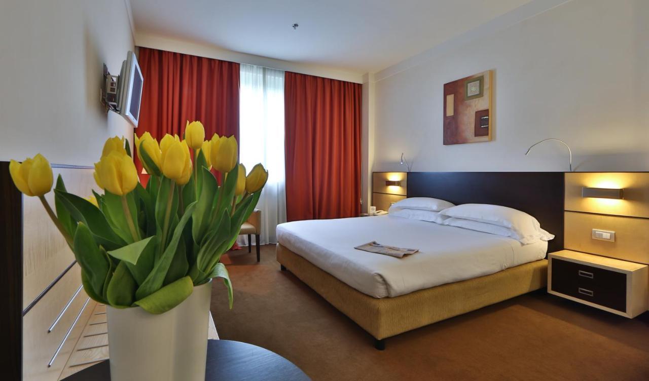 Best Western Plus Hotel Le Favaglie Cornaredo Exterior photo