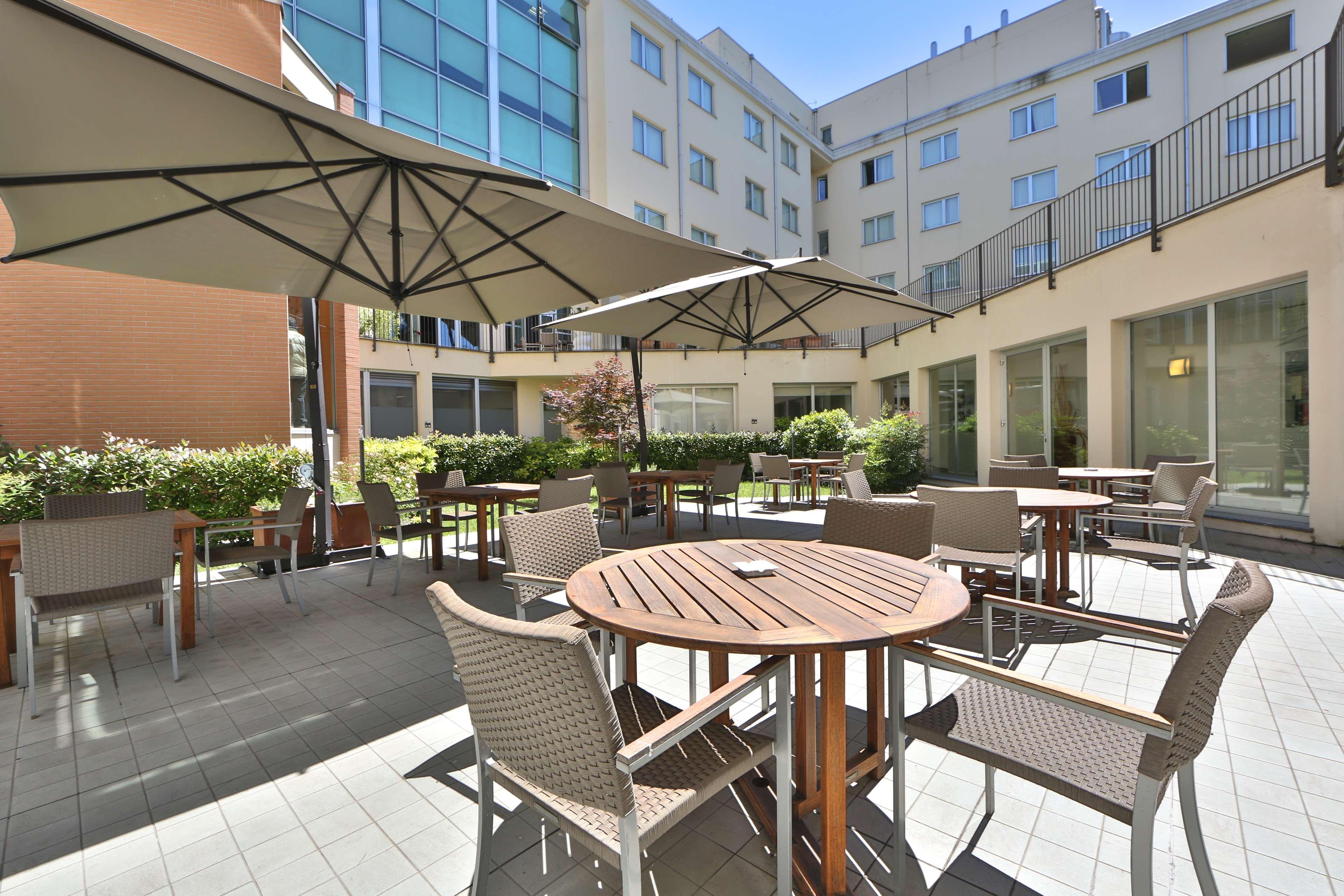 Best Western Plus Hotel Le Favaglie Cornaredo Exterior photo