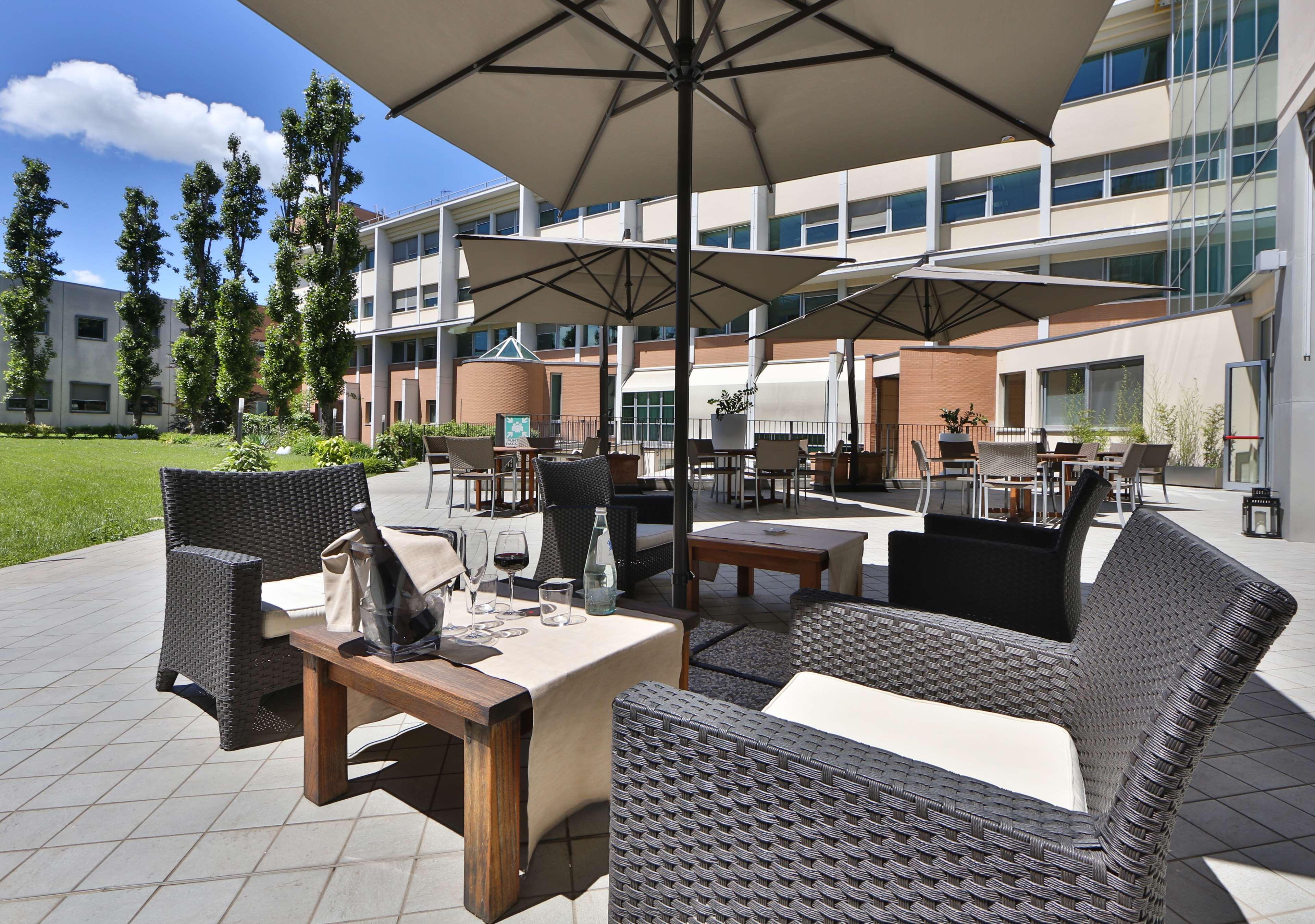 Best Western Plus Hotel Le Favaglie Cornaredo Exterior photo