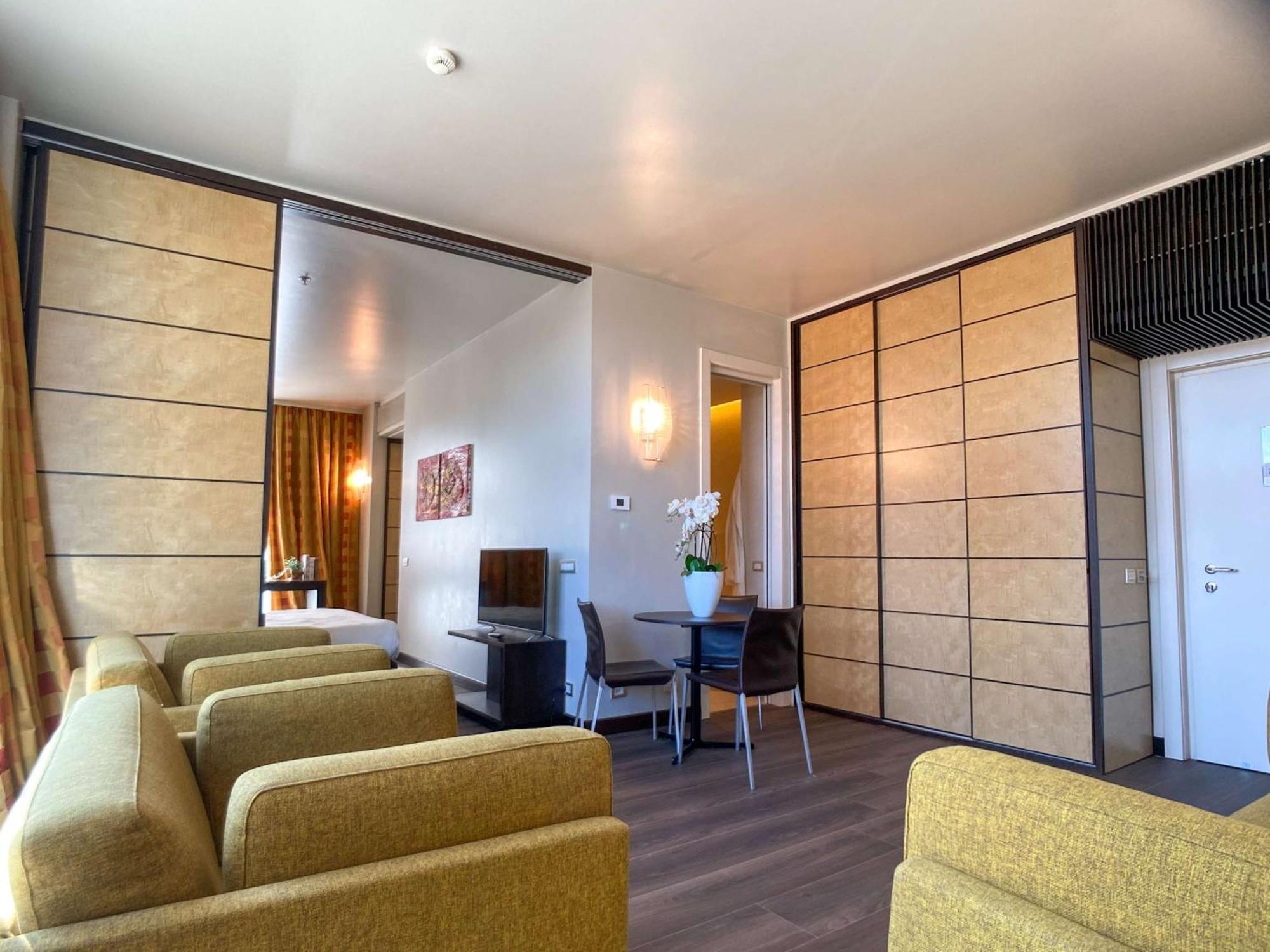 Best Western Plus Hotel Le Favaglie Cornaredo Exterior photo